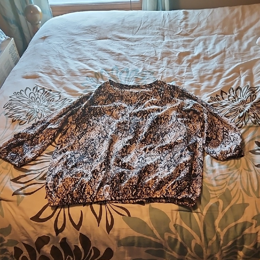 Dana Buchman Black and White Blouse